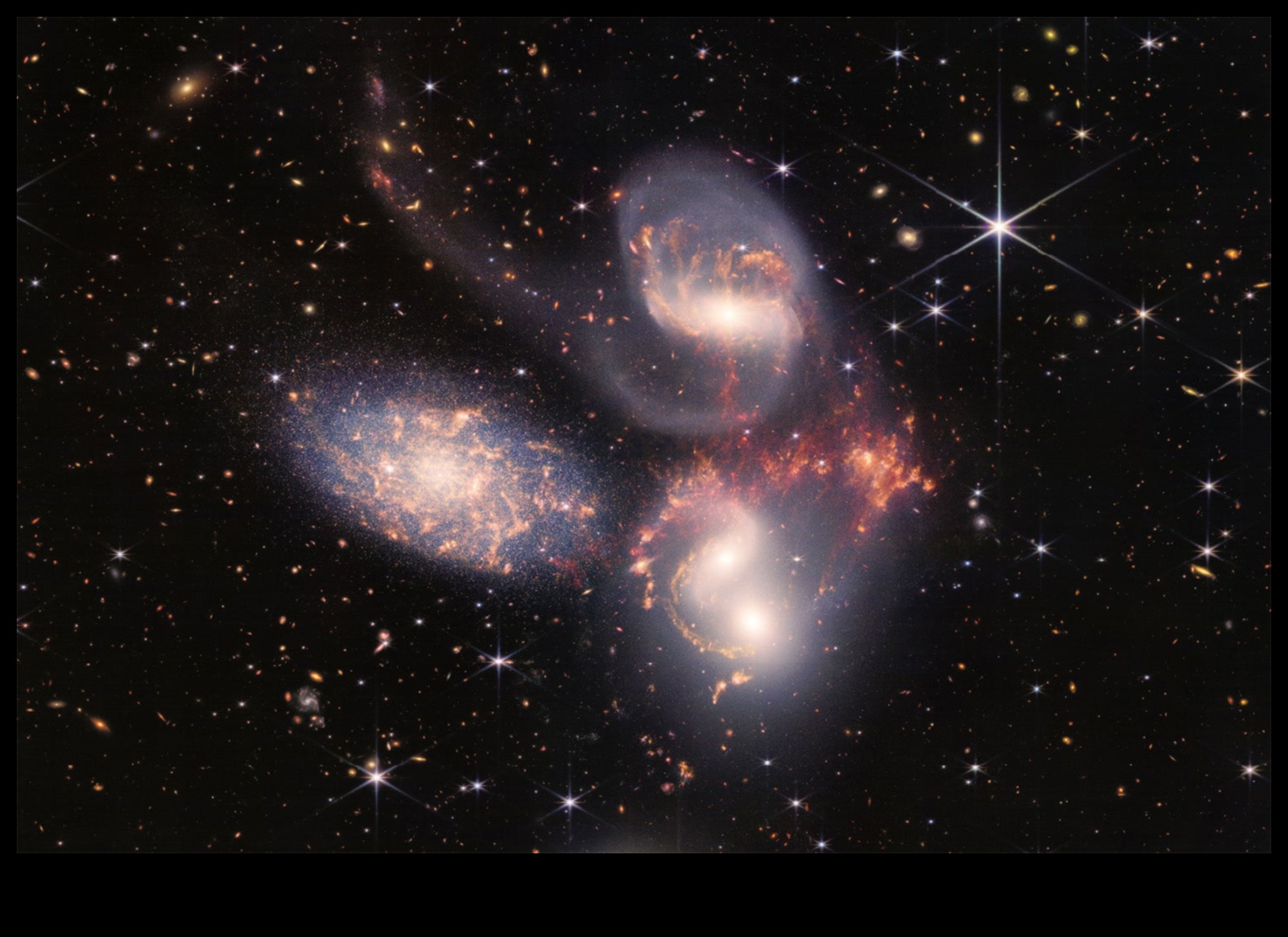 אסטרונומיה משרעת מרחבי הערפיליות בקוסמוס הקוסמי 1 אסטרונומיה משרעת: הבנת קנה המידה של מימדים ערפיליים בקוסמוס הקוסמי