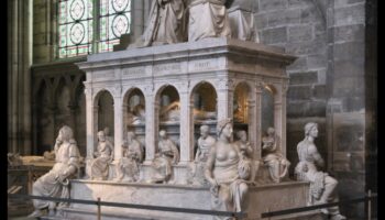 מאוזוליאום מלכותי: קברים גותיים ואמנות קבורה