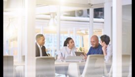 מעבר לחדרי ישיבות 7 המצאות במנהיגות עסקית מודרנית 5 מעבר לחדרי ישיבות: חידושים במנהיגות עסקית מודרנית